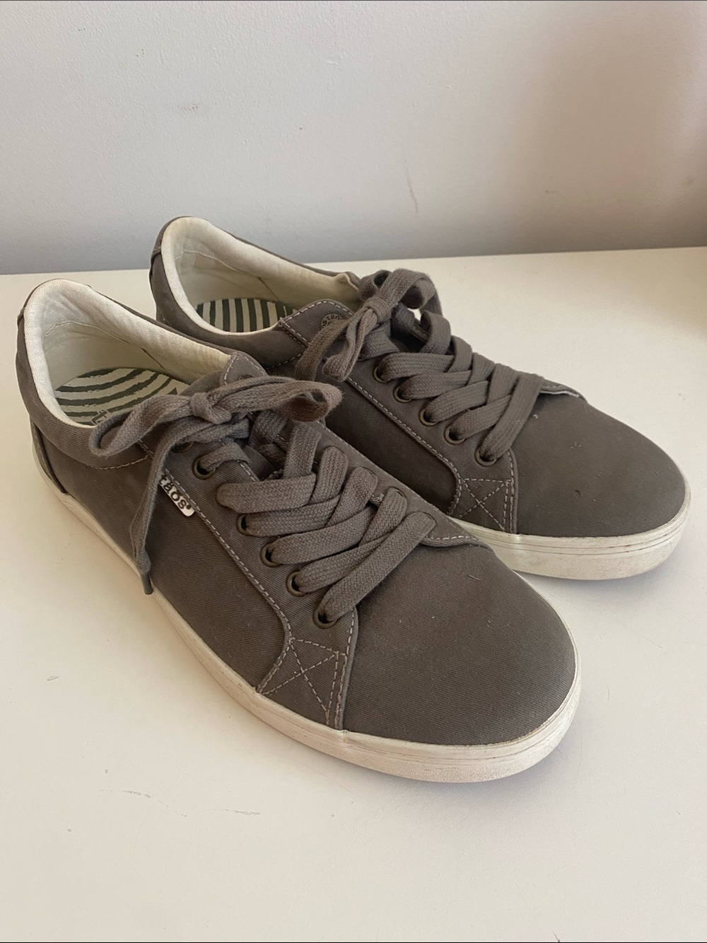 Taos Starsky Green Canvas Shoes Size 11